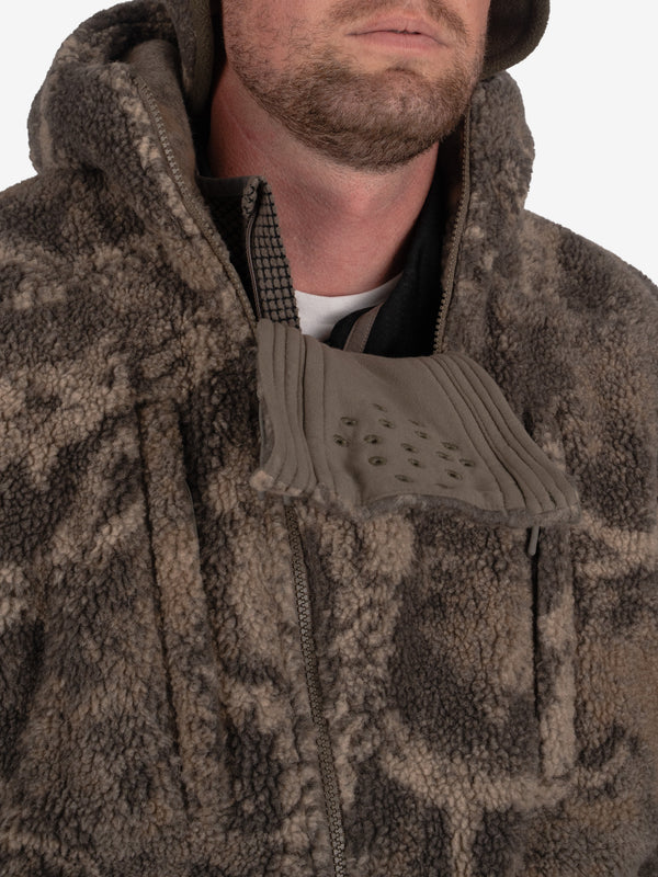 “Collarless Collar” double front zipper design