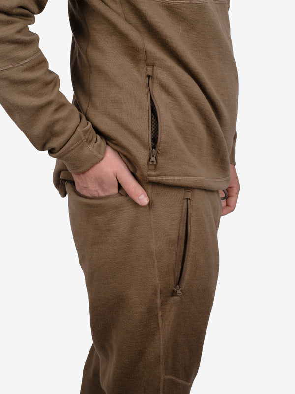 Zippered side and rear pockets