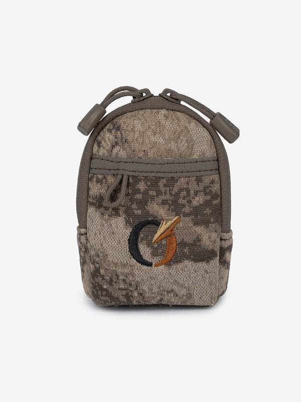 Silent ZIP POUCH 2.0 from the front, showing the curved top zip with two cord pulls, the front slip pocket and the embroidered logo.