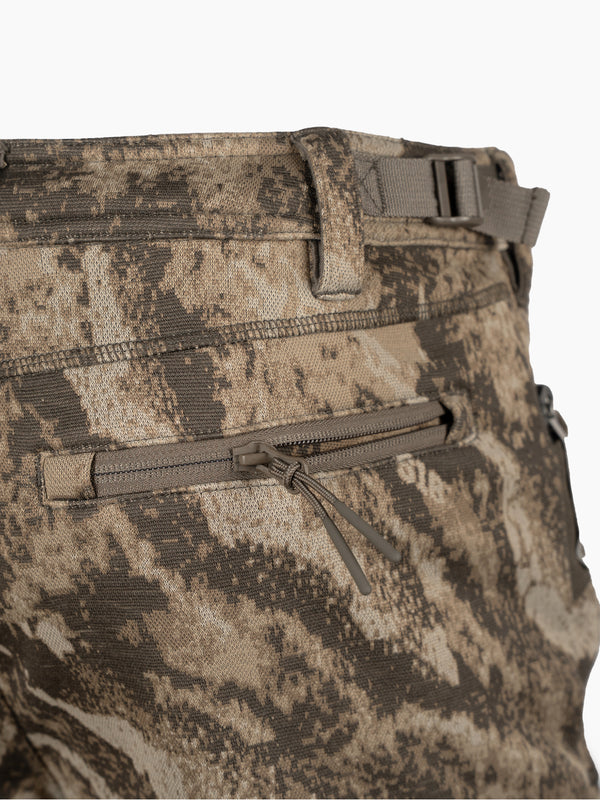 Zippered rear pocket
