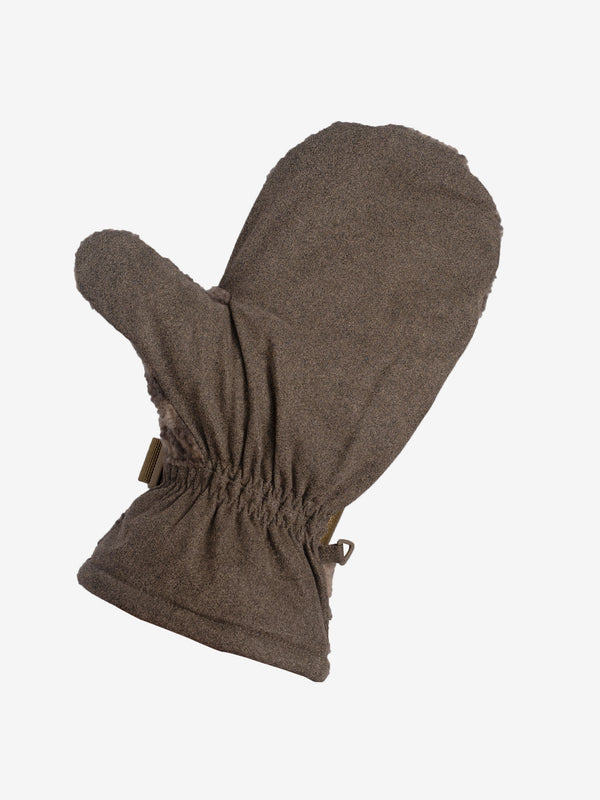 QuietSuede™ palms provide silent grip and control