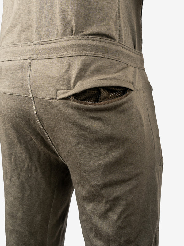 Zippered side and rear pockets